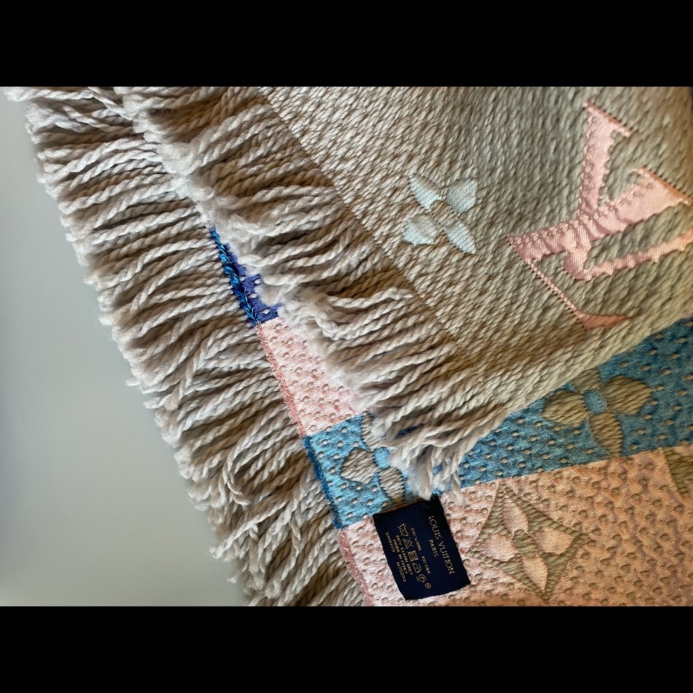 Louis Vuitton Wool Silk Blend Scarf - Picture 4 of 4